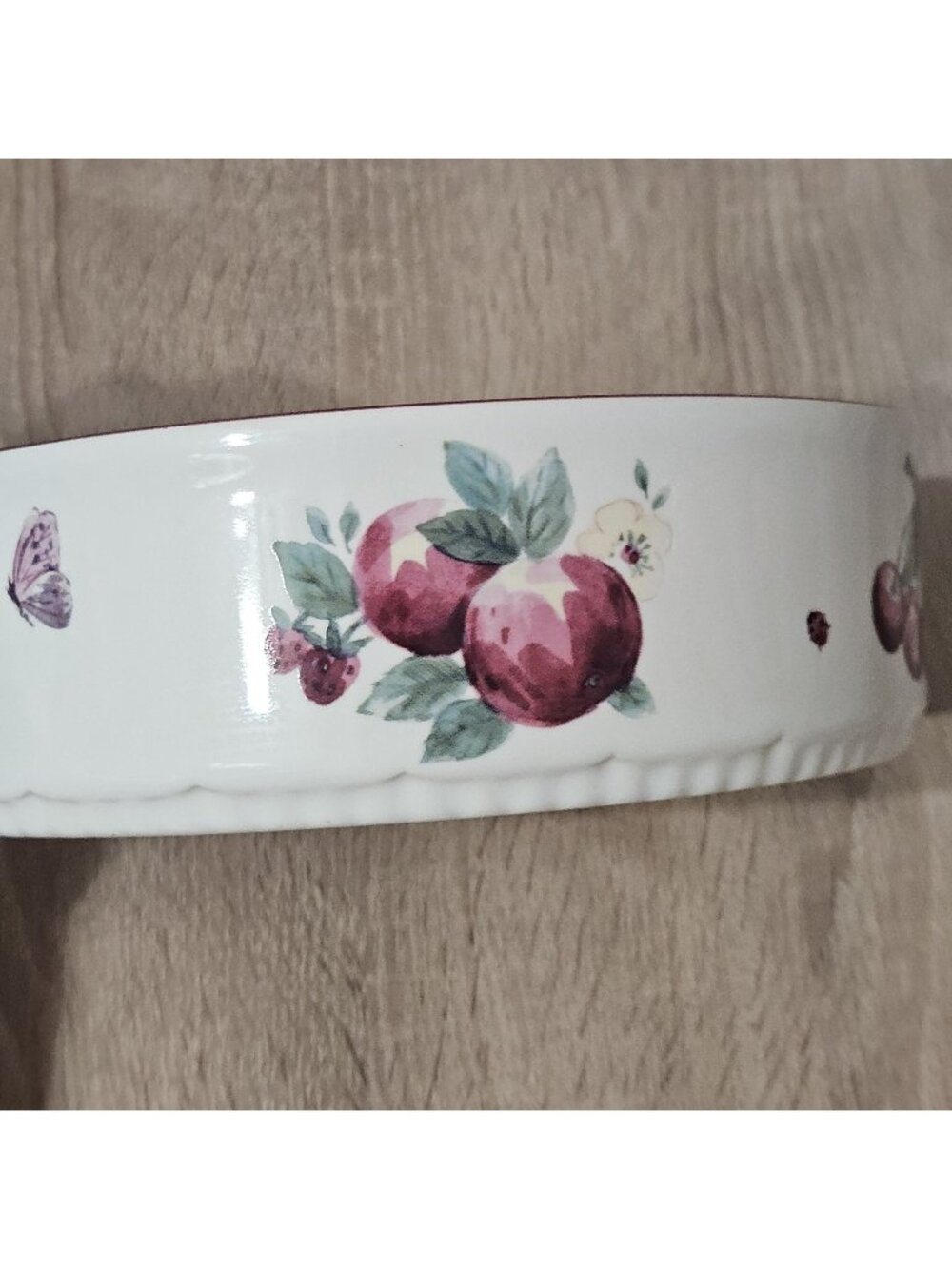 Pfaltzgraff Delicious Apple Serving Dish Bowl Round Ladybug 8.5"